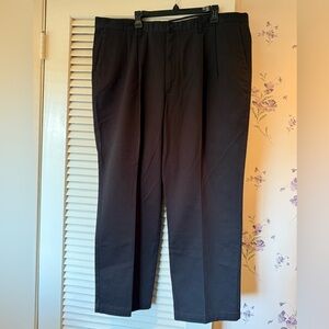 Dockers No Wrinkle Twill Classic Fit Pleated Pants in Size 44x30
